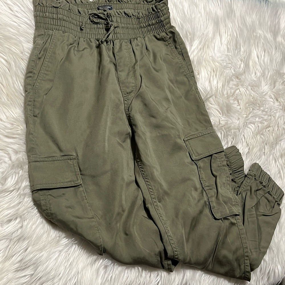 Abercrombie and Fitch Pull on Cargo Pants